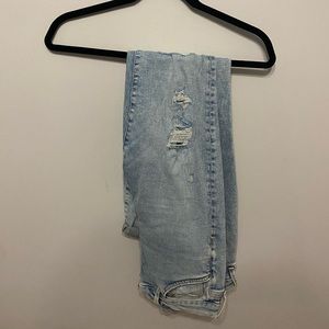 Distress skinny jeans